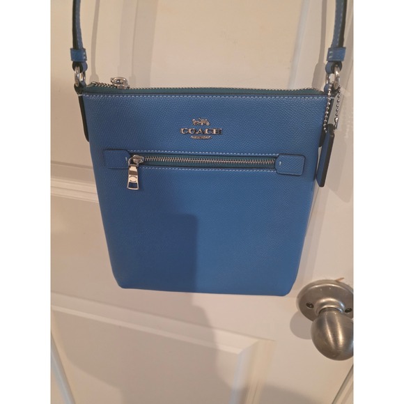Coach Blue Leather Crossbody Bag With Front Zip Pocket - Picture 2 of 9
